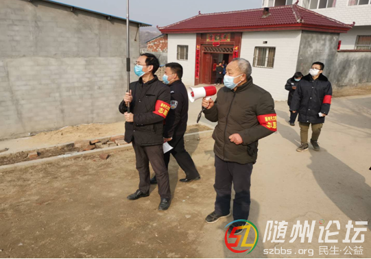 徐全忠?guī)ьI(lǐng)志愿者走灣入戶宣傳防疫.png